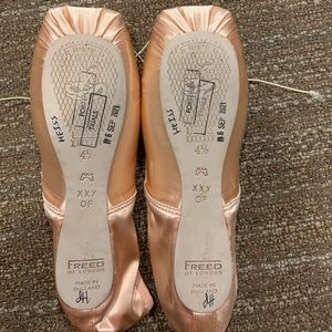 Freed Pointe Shoes: 4.5 XXX